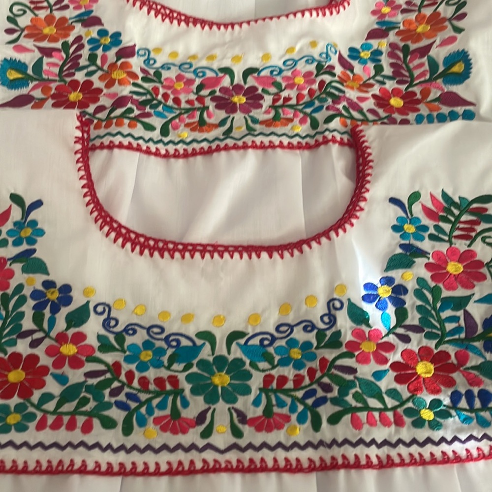 Embroidered Mexican blouses size MEDIUM